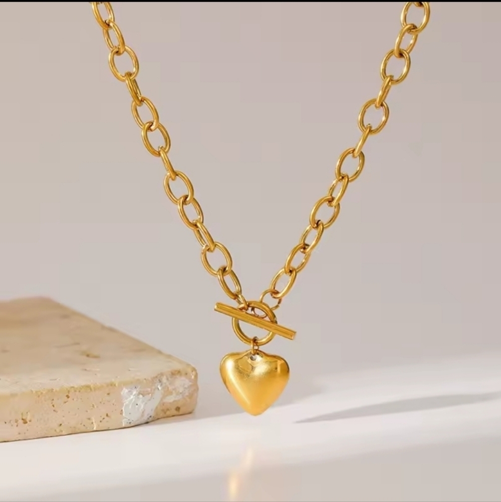 Gold Heart Pendant Necklace - Picture 2 of 6